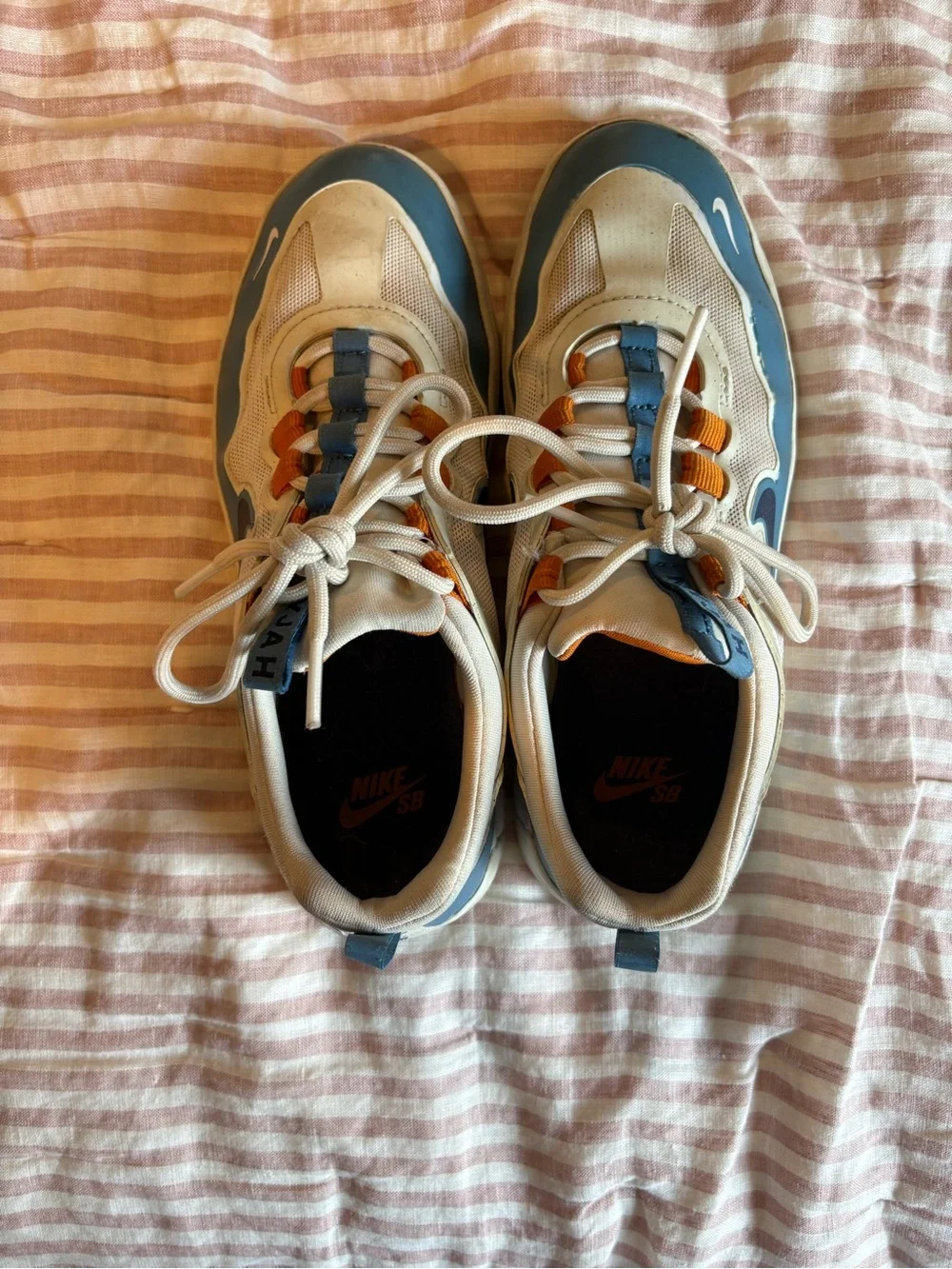Nike Kids Low-Top Sneakers in Cream, Blue and Orange